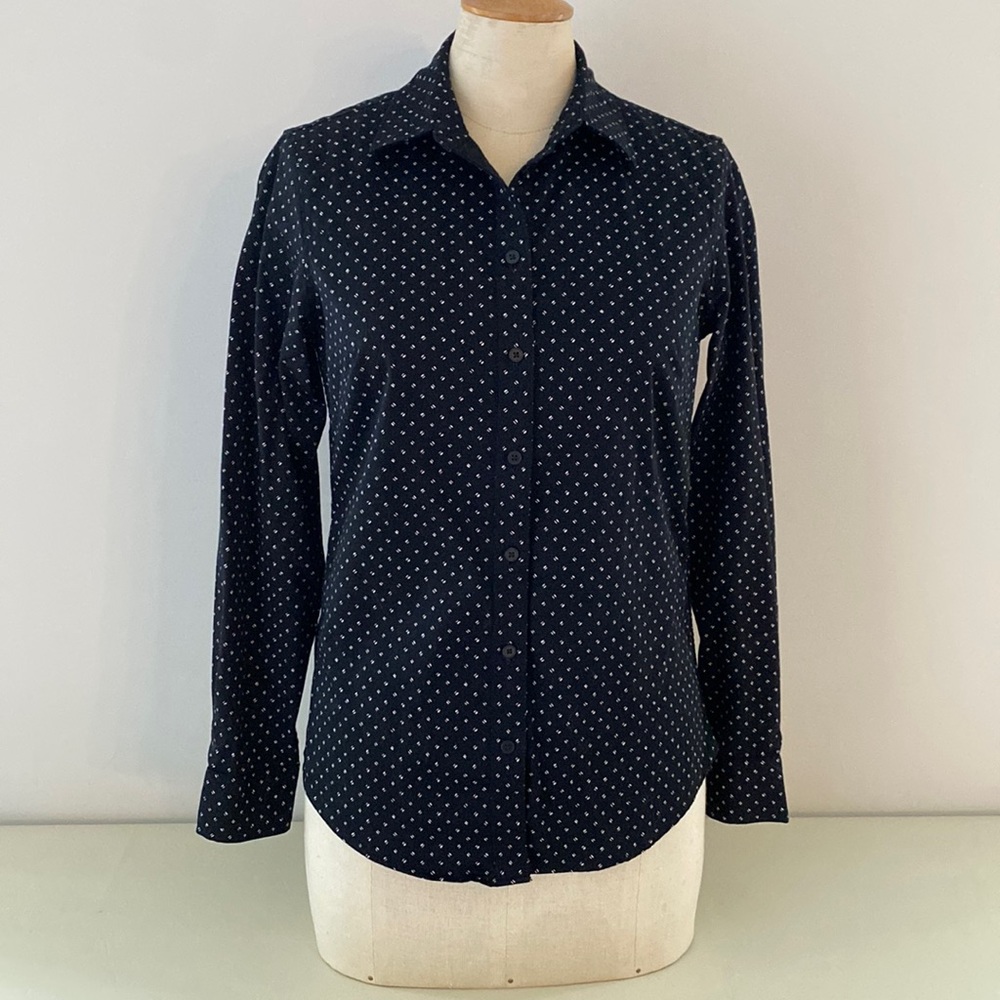 Banana Republic black & white tailored fit button down shirt. Size 0.